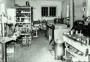 1955 yılında, ALPLA Lehner ailesinin Hard’daki çamaşır odasında plastik ambalaj üretmeye başladı.